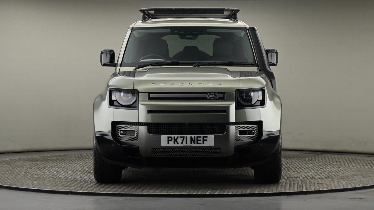 Land Rover Defender 110 Image 21