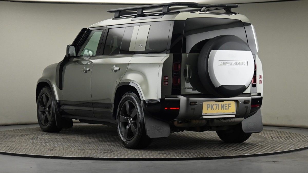 Land Rover Defender 110 Image 24