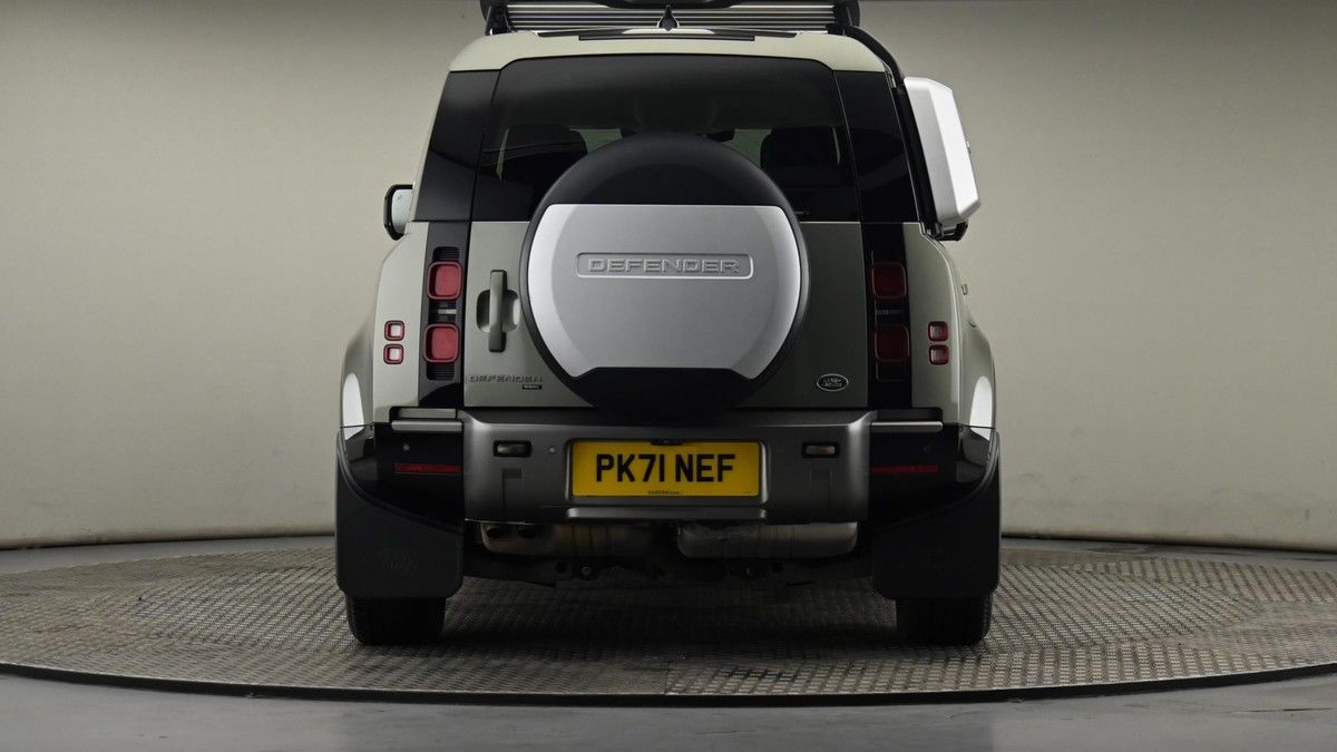 Land Rover Defender 110 Image 25