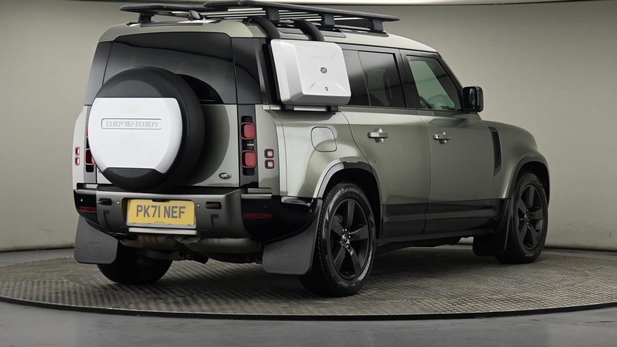 Land Rover Defender 110 Image 26