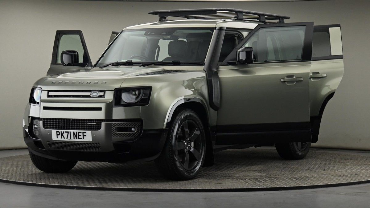 Land Rover Defender 110 Image 28