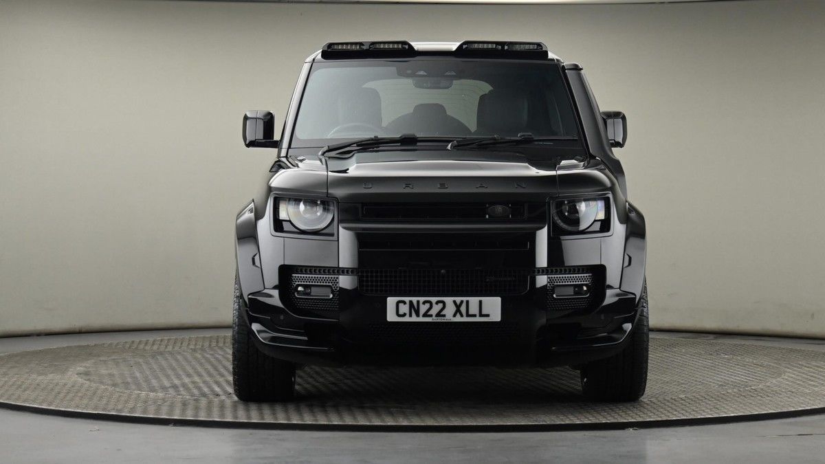 Land Rover Defender 110 Image 21