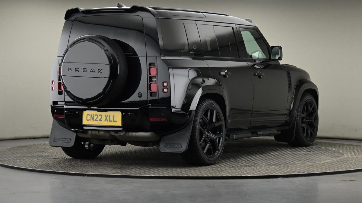 Land Rover Defender 110 Image 26