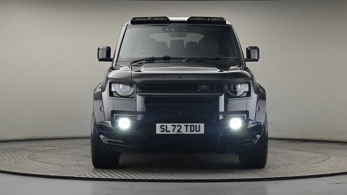 Land Rover Defender 110 Image 21
