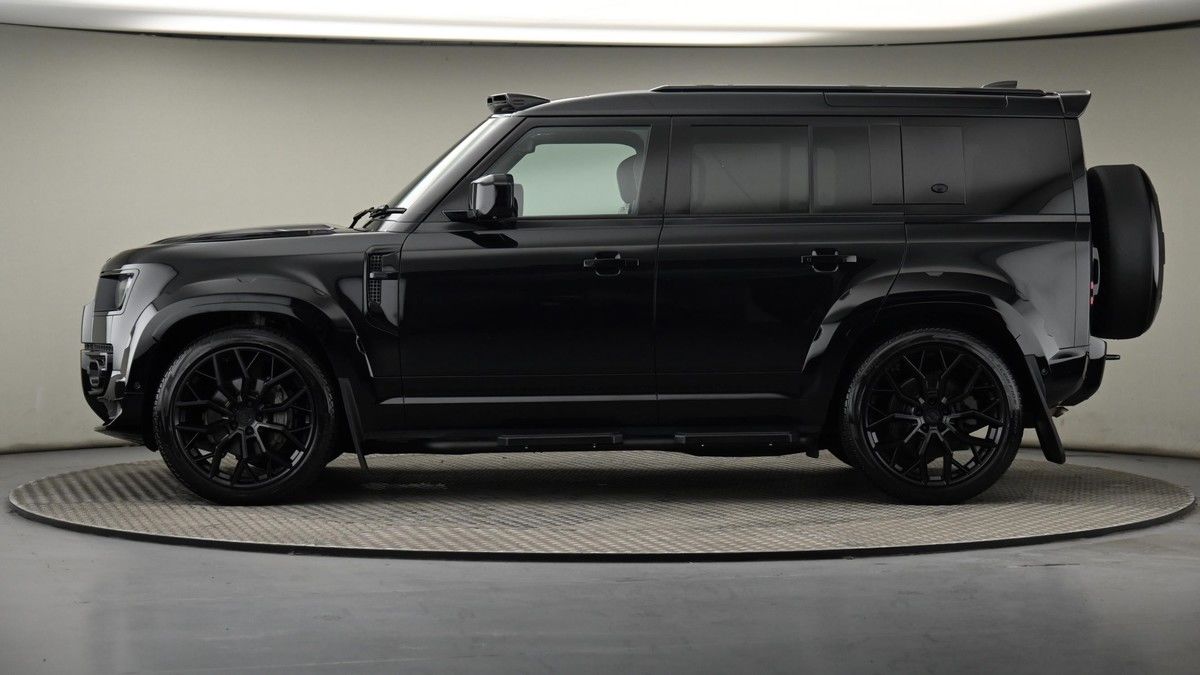 Land Rover Defender 110 Image 23