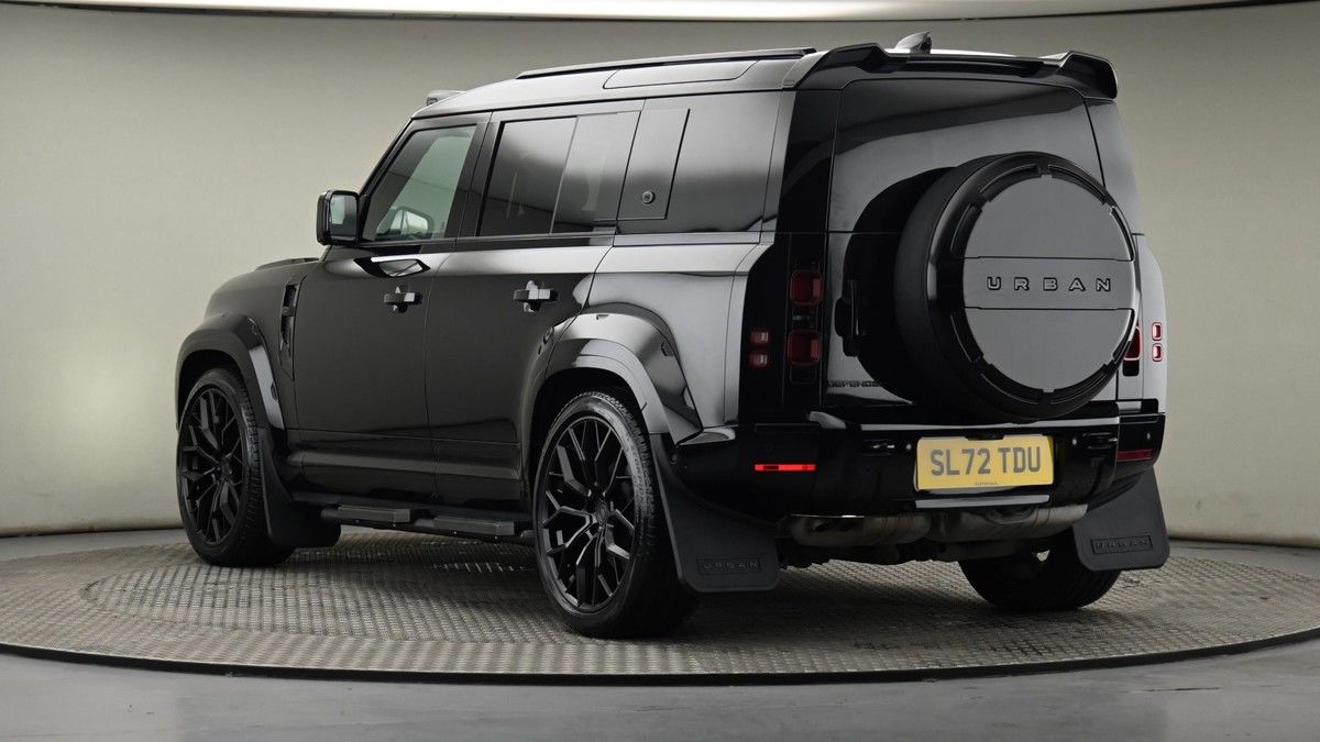 Land Rover Defender 110 Image 24