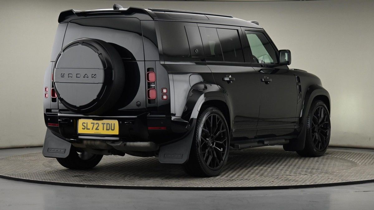 Land Rover Defender 110 Image 26