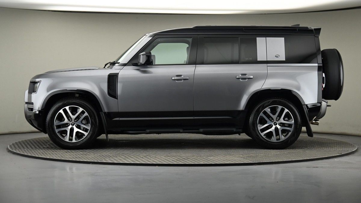 Land Rover Defender 110 Image 46