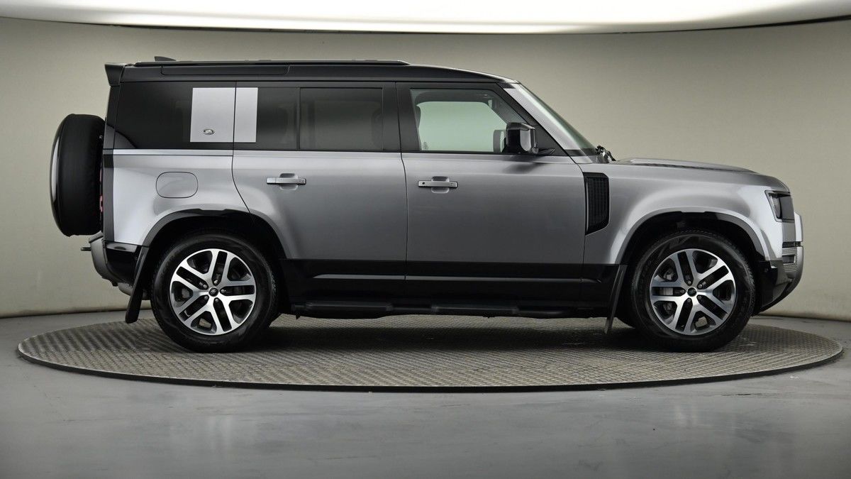 Land Rover Defender 110 Image 54