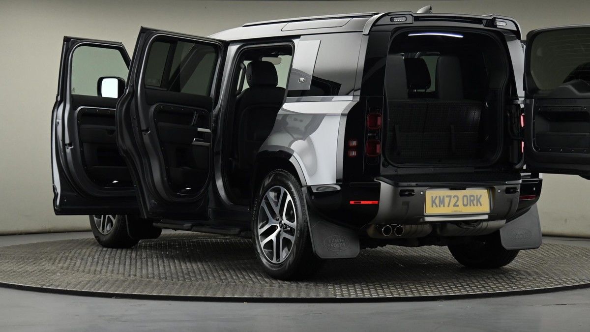 Land Rover Defender 110 Image 58
