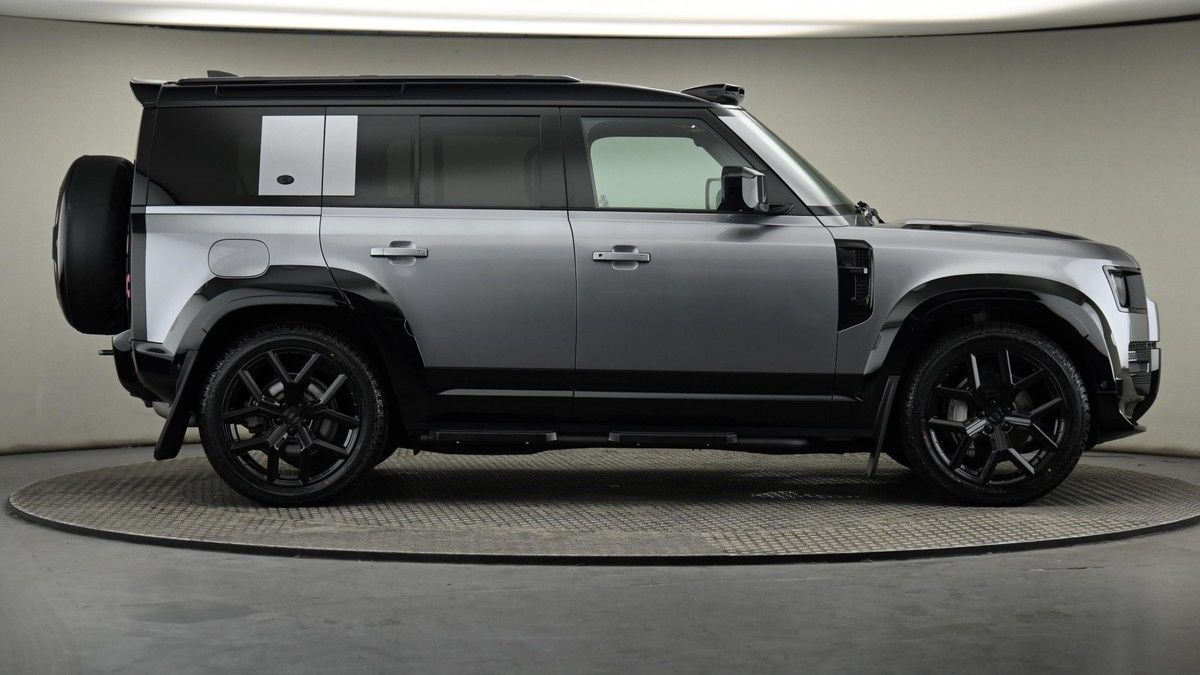 Land Rover Defender 110 Image 53