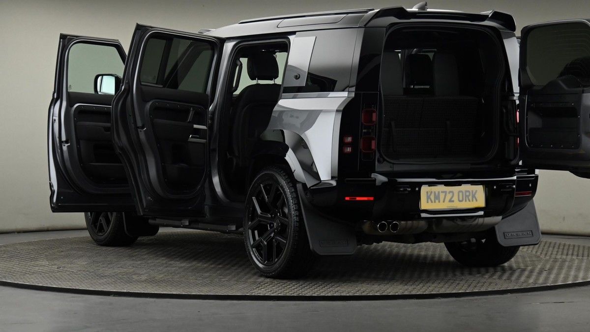 Land Rover Defender 110 Image 57