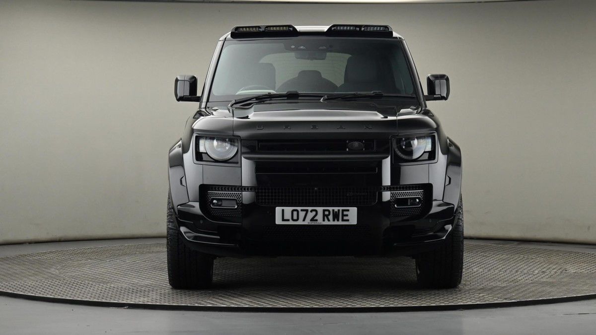 Land Rover Defender 110 Image 21