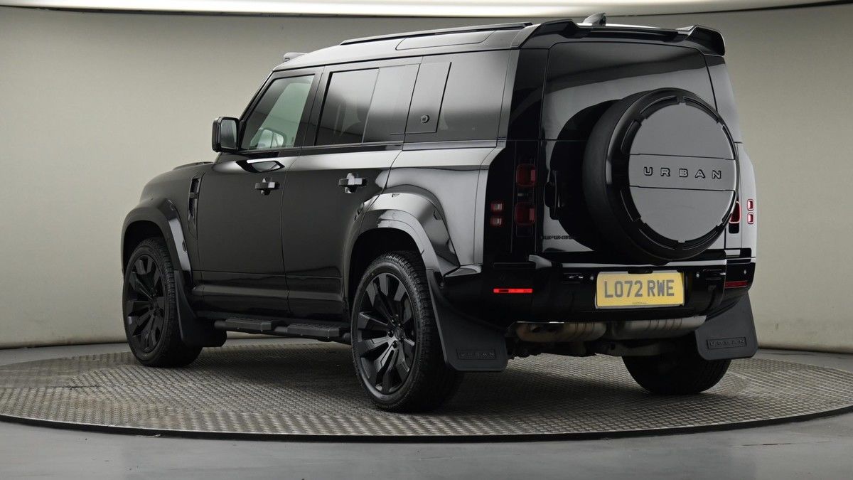 Land Rover Defender 110 Image 24