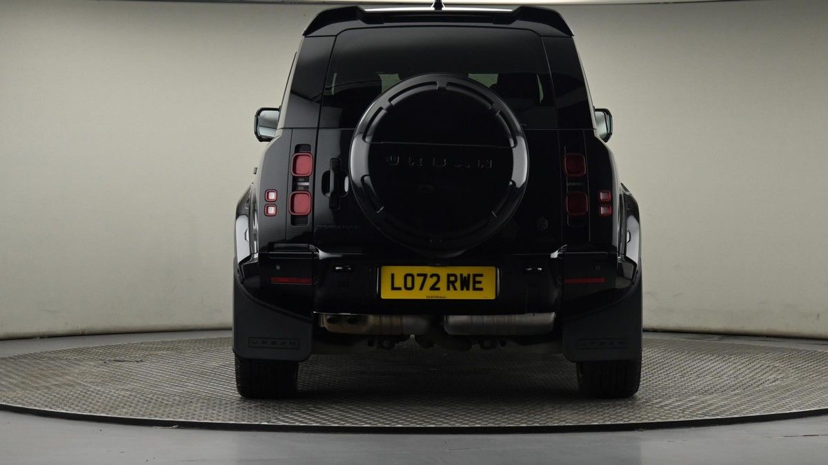 Land Rover Defender 110 Image 25