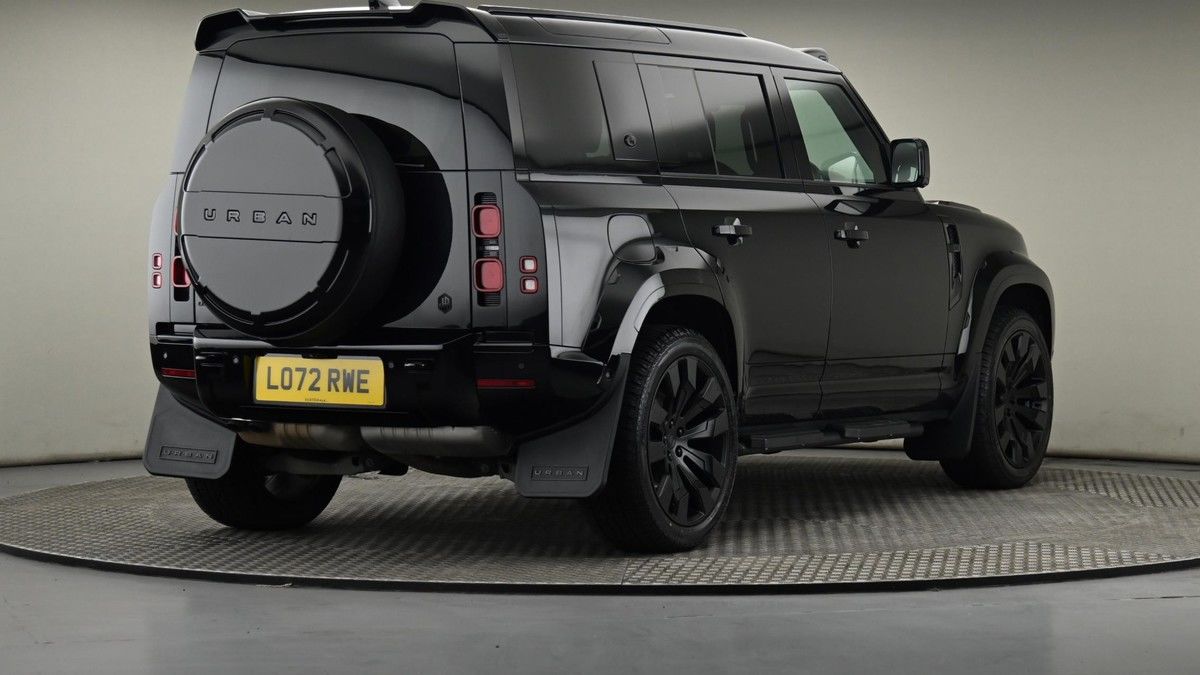 Land Rover Defender 110 Image 26