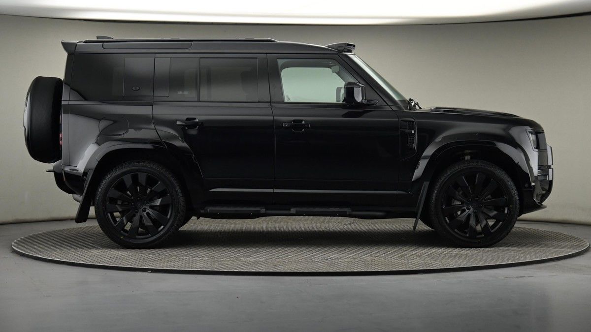 Land Rover Defender 110 Image 27