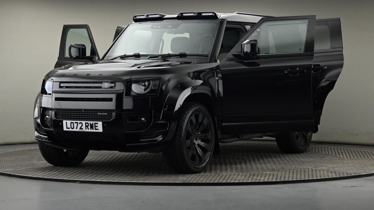 Land Rover Defender 110 Image 28