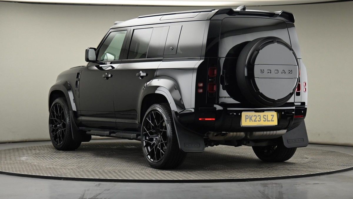 Land Rover Defender 110 Image 24