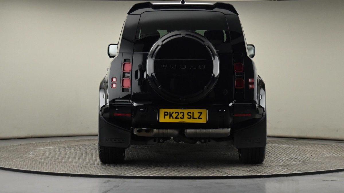 Land Rover Defender 110 Image 25