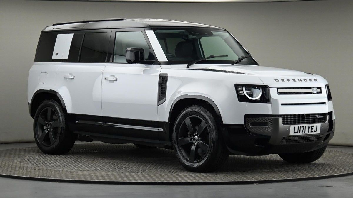 Land Rover Defender 110 Image 19
