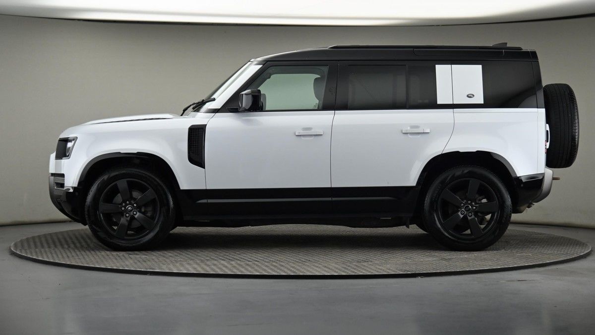 Land Rover Defender 110 Image 22