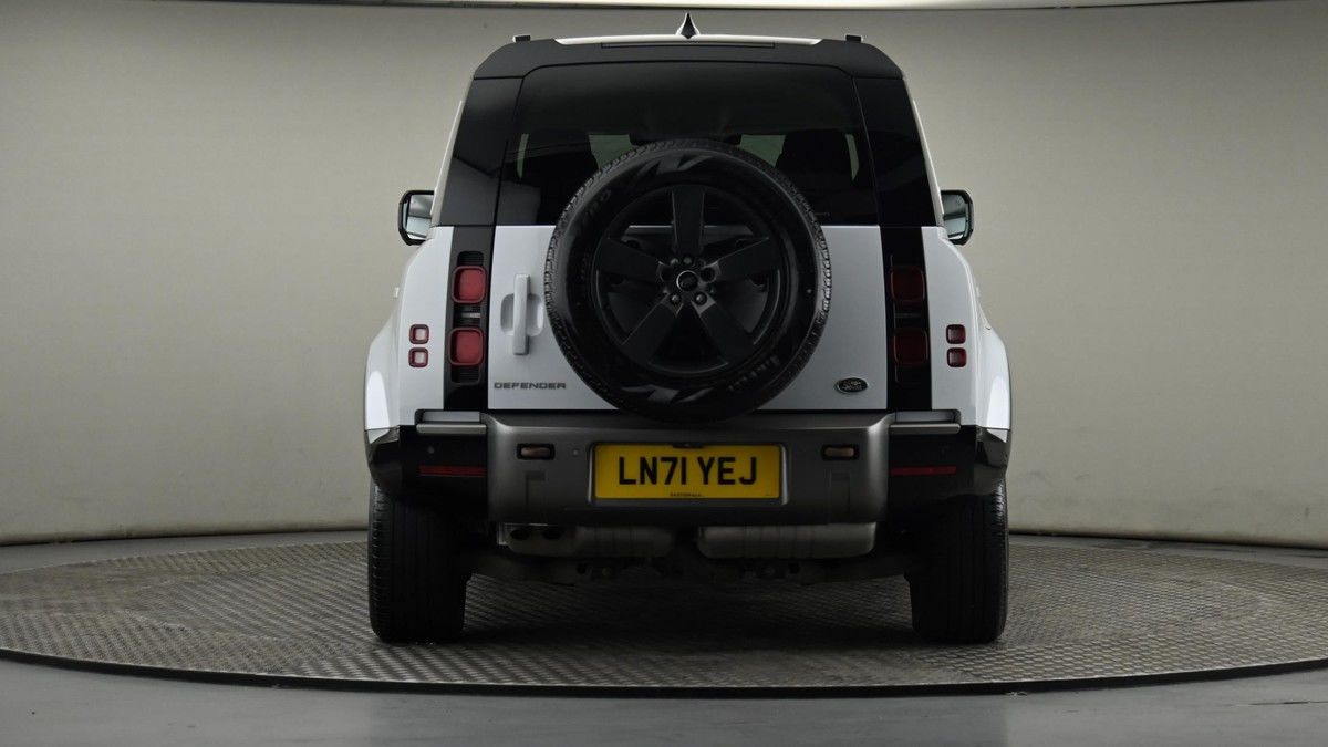 Land Rover Defender 110 Image 24