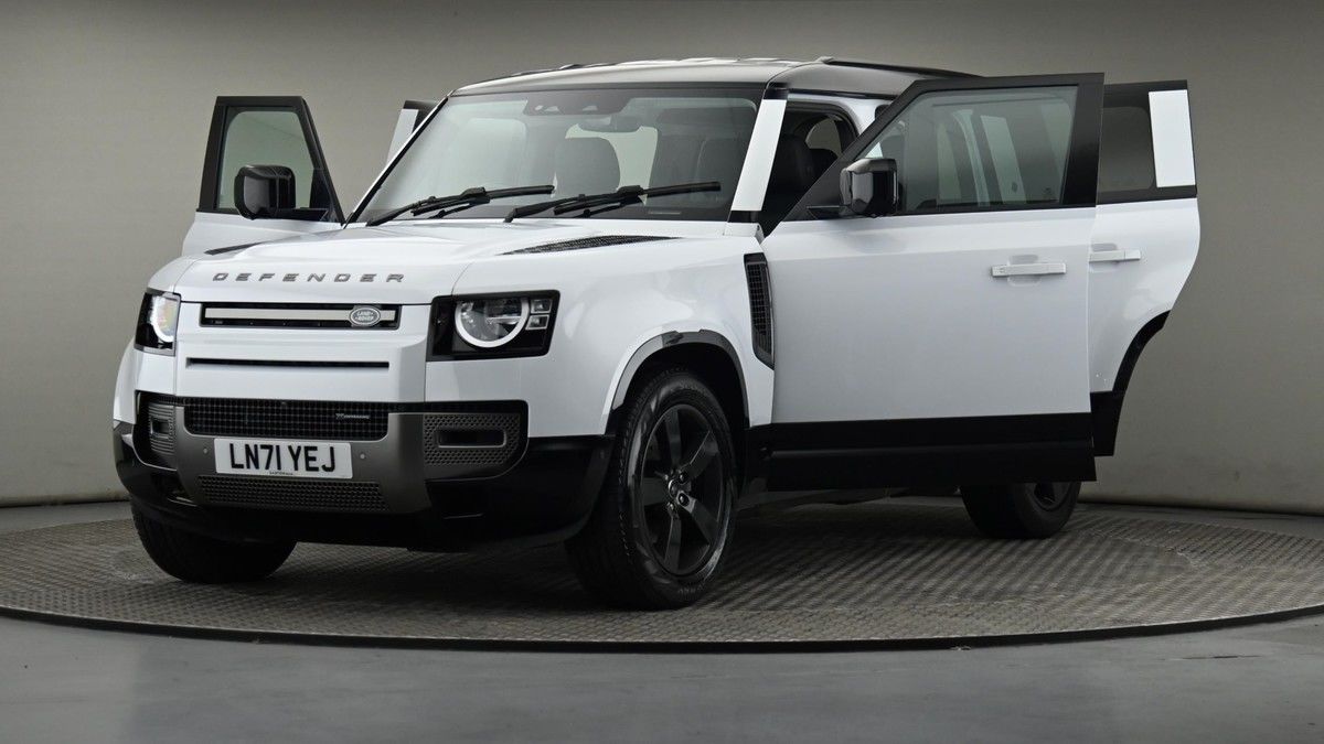 Land Rover Defender 110 Image 27