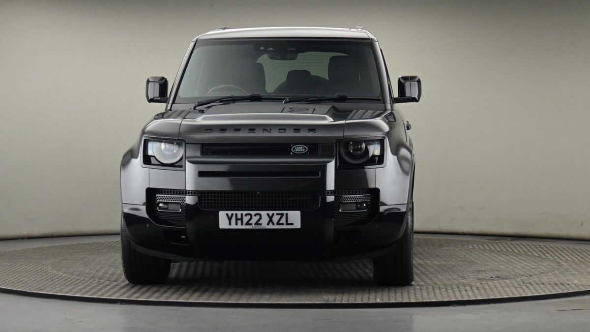 Land Rover Defender 110 Image 21