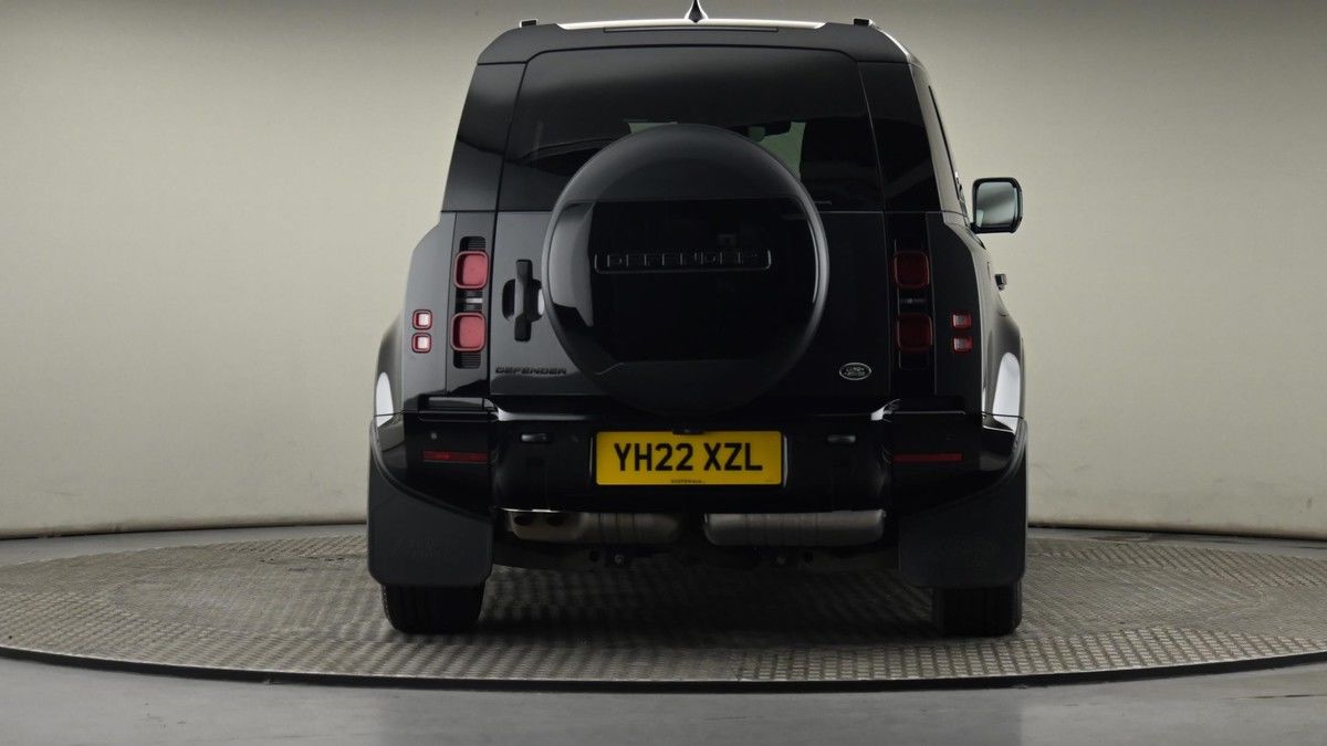 Land Rover Defender 110 Image 25