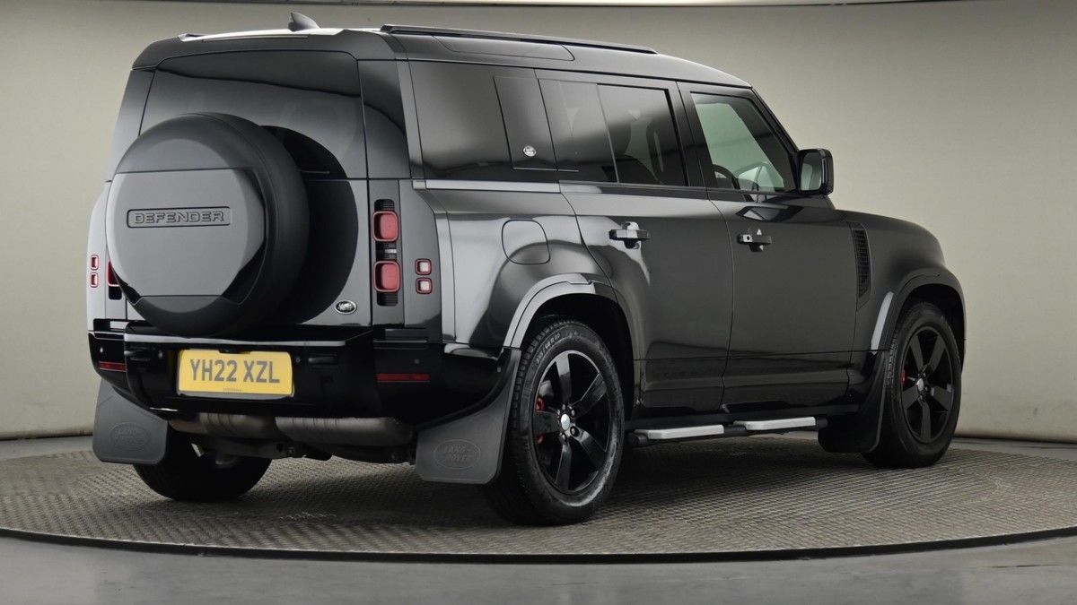 Land Rover Defender 110 Image 26