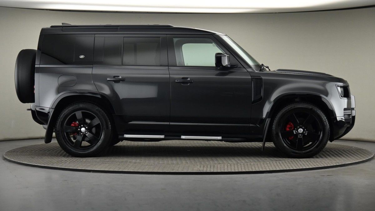 Land Rover Defender 110 Image 27