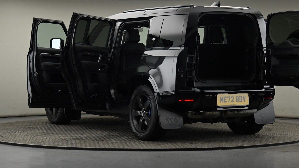 Land Rover Defender 110 Urban Image 29