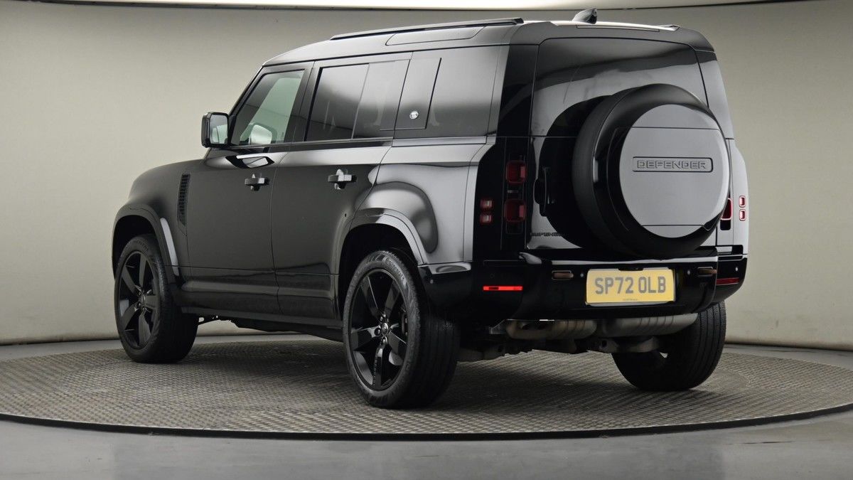 Land Rover Defender 110 Image 24