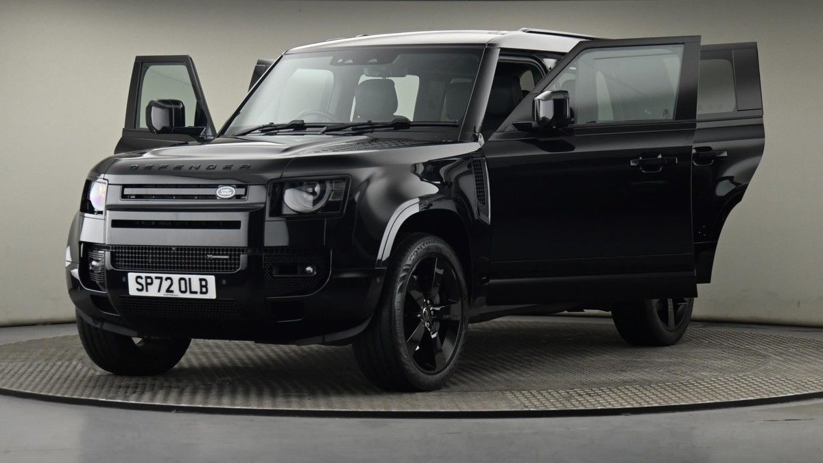 Land Rover Defender 110 Image 28