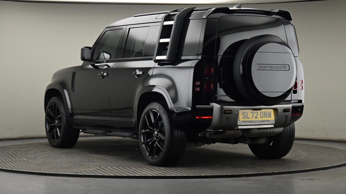 Land Rover Defender 110 Image 24
