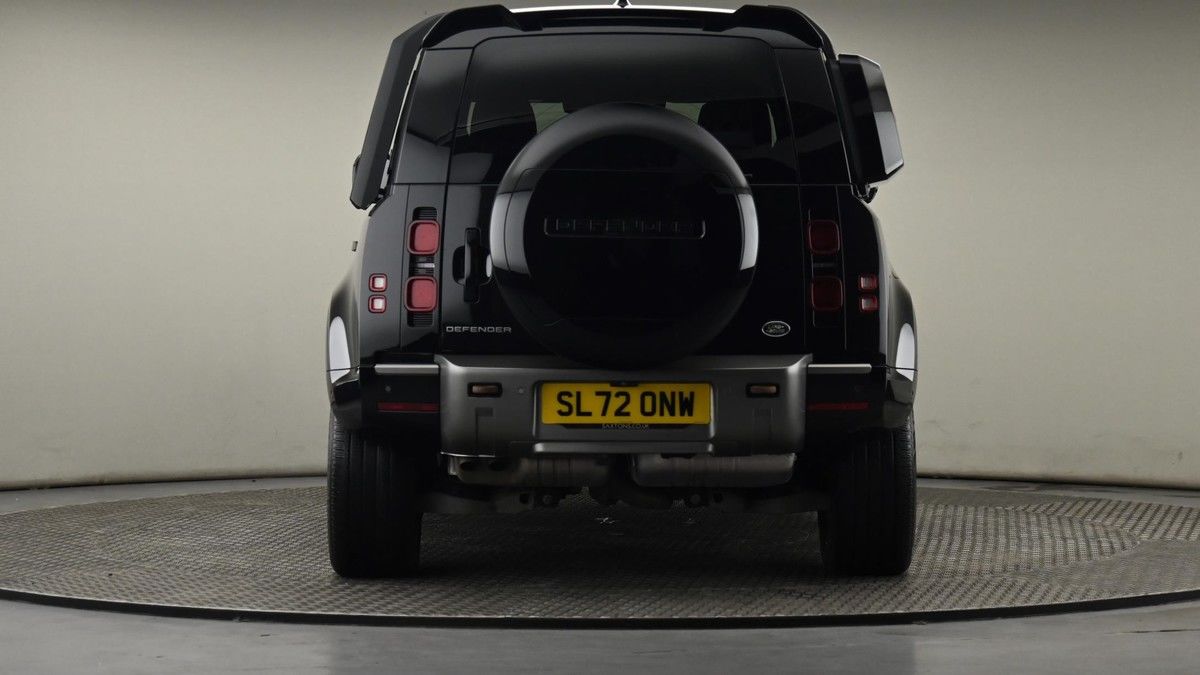 Land Rover Defender 110 Image 25