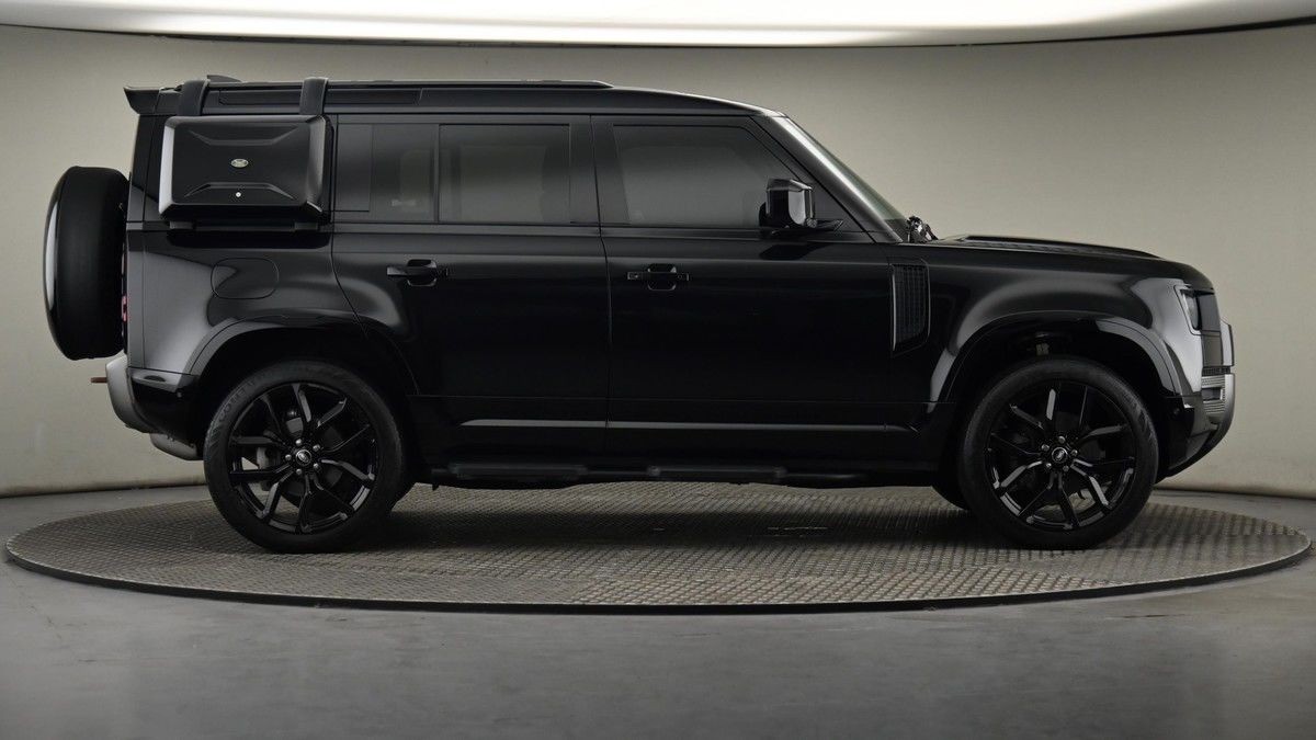 Land Rover Defender 110 Image 27