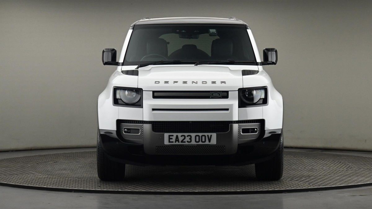 Land Rover Defender 110 Image 21