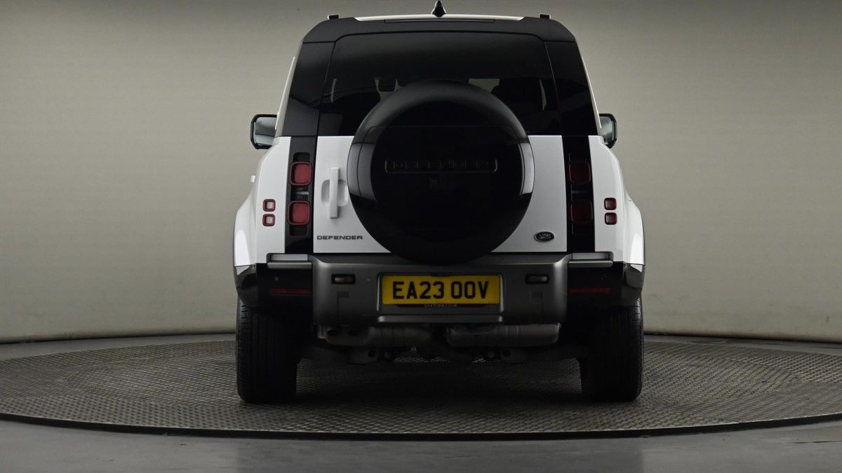 Land Rover Defender 110 Image 25