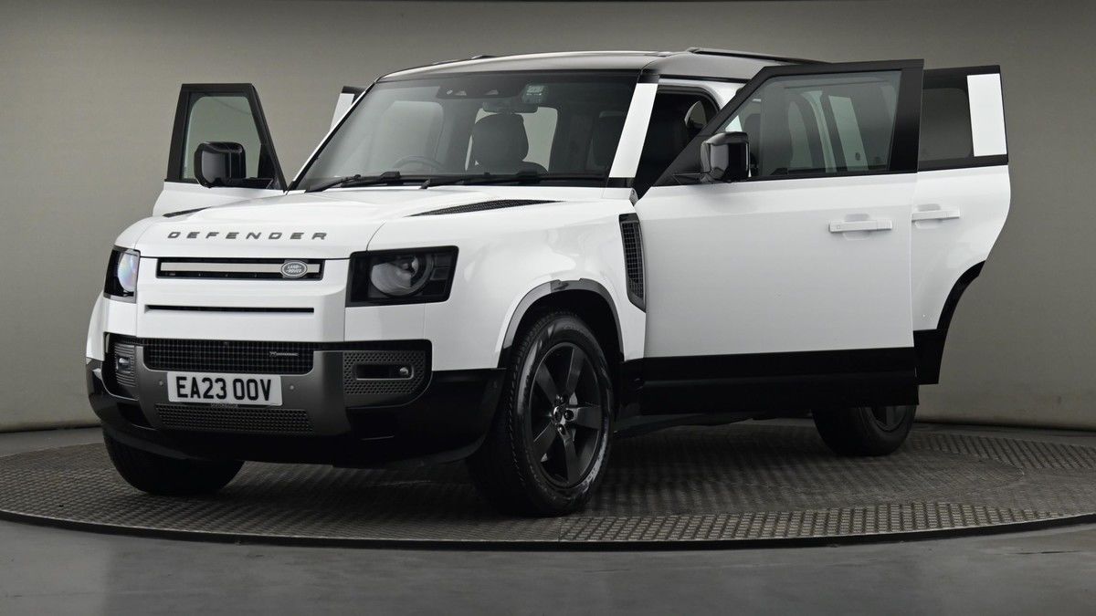 Land Rover Defender 110 Image 28