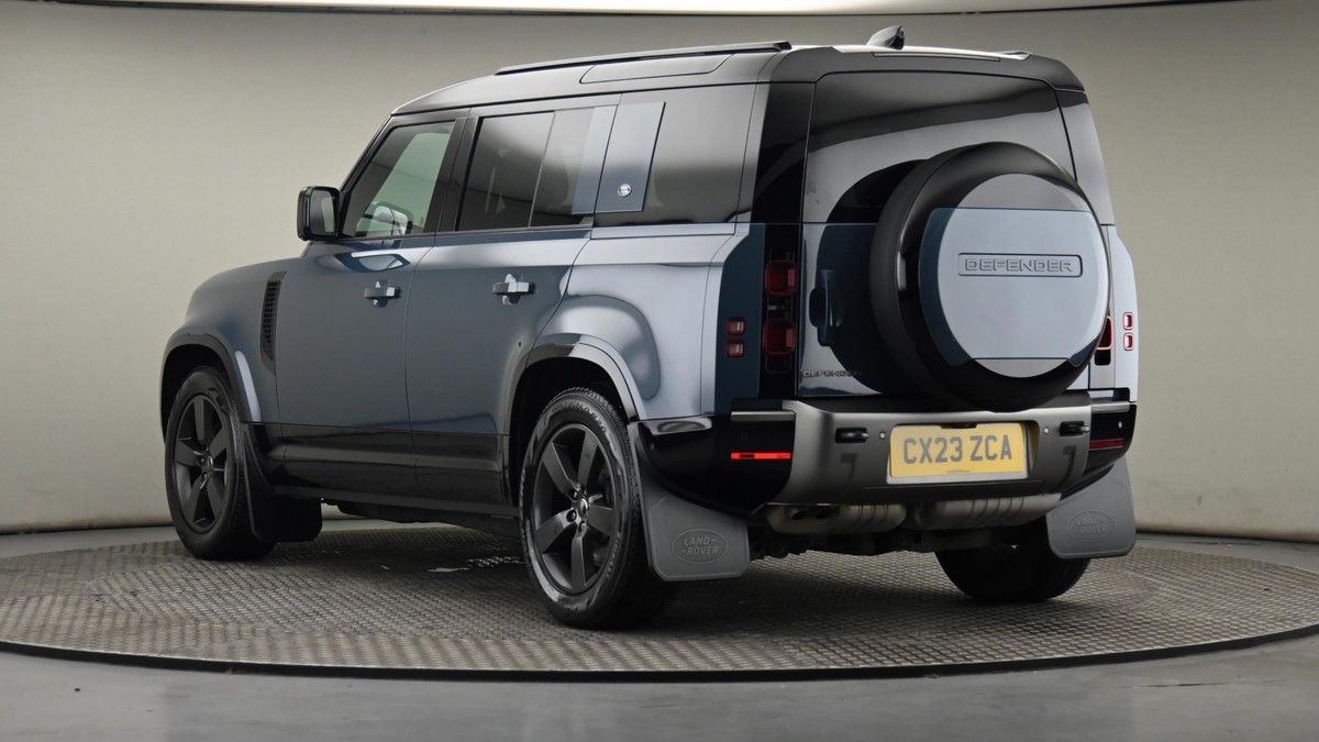 Land Rover Defender 110 Image 24
