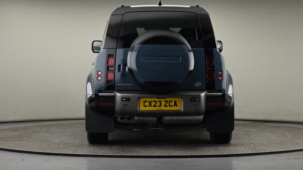 Land Rover Defender 110 Image 25