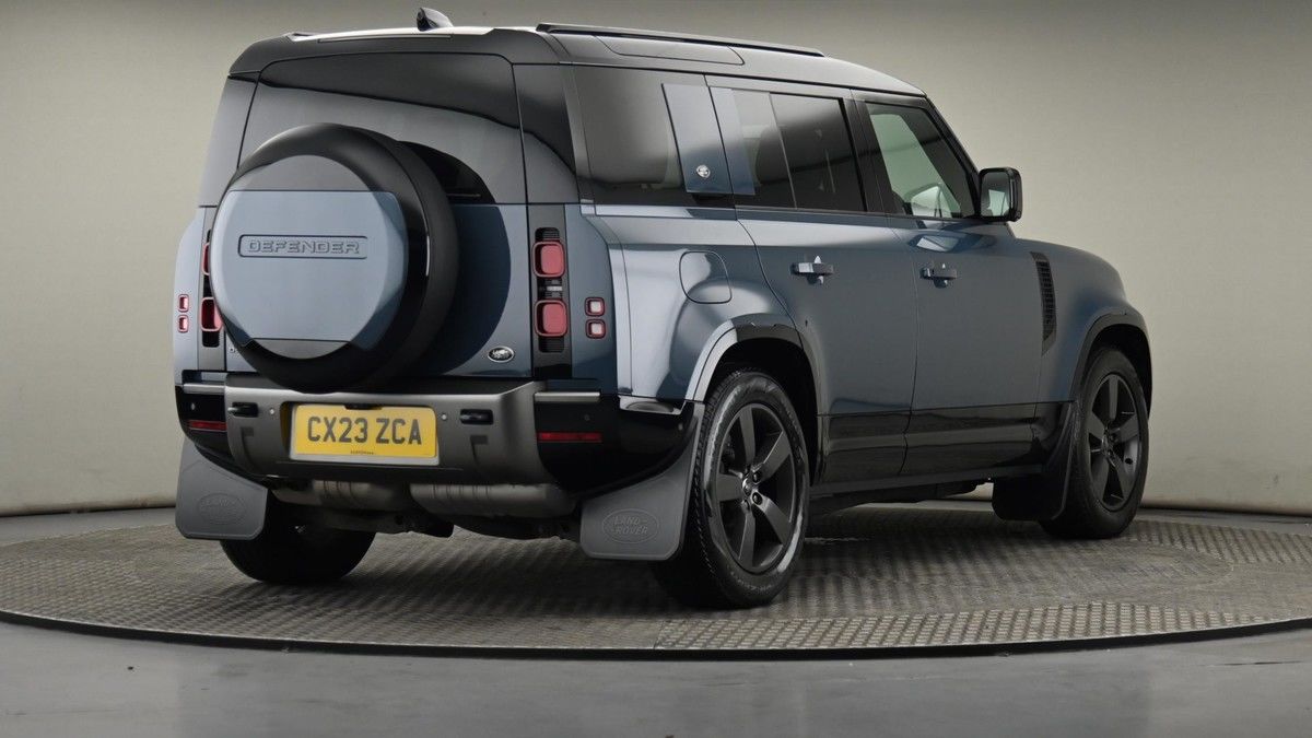 Land Rover Defender 110 Image 26
