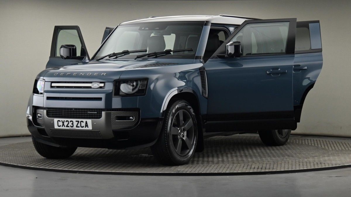 Land Rover Defender 110 Image 28