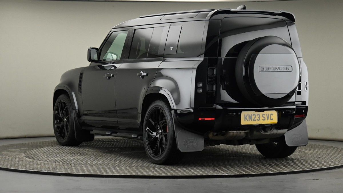 Land Rover Defender 110 Image 49