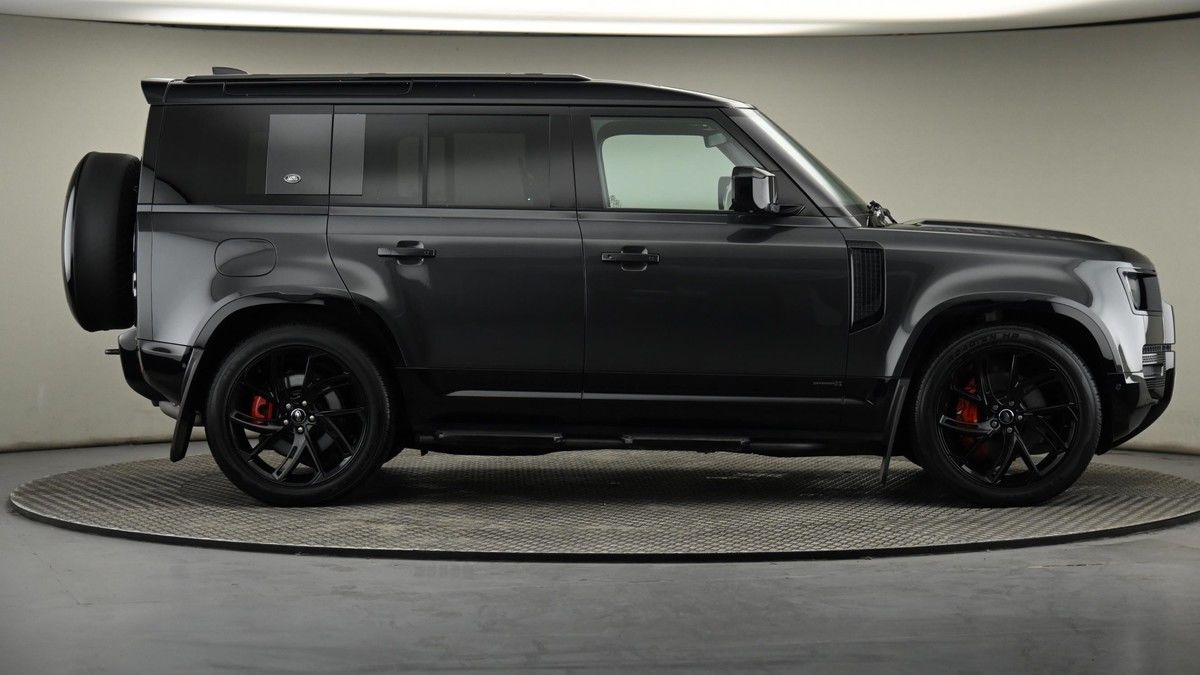 Land Rover Defender 110 Image 55