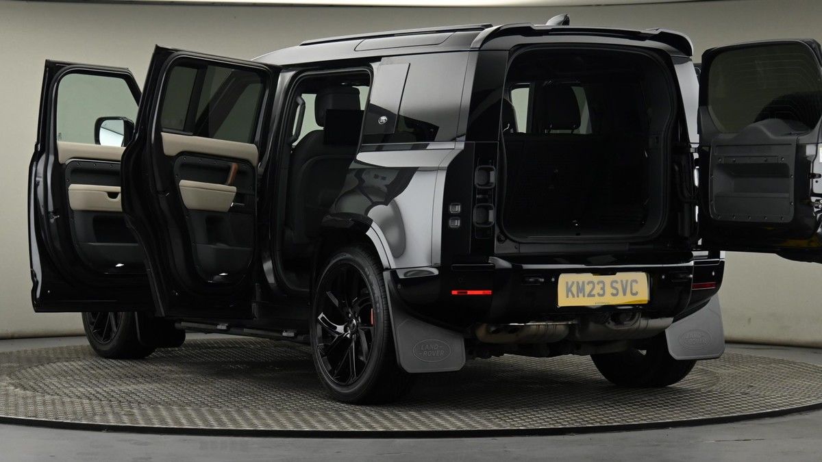 Land Rover Defender 110 Image 59