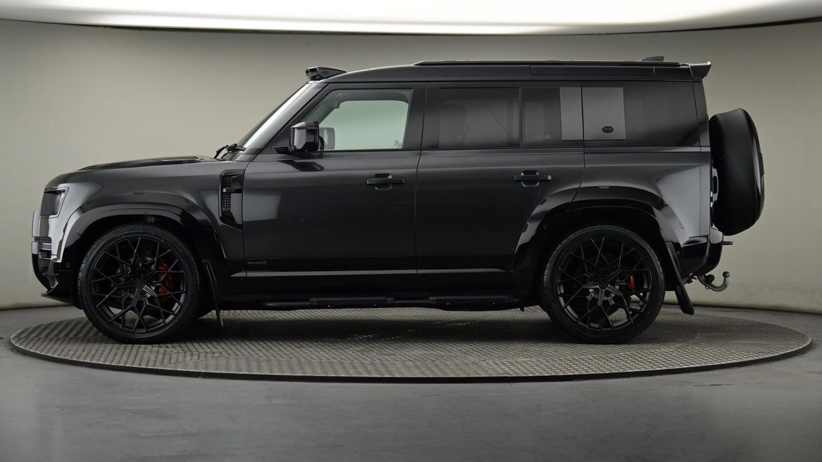 Land Rover Defender 110 Image 48