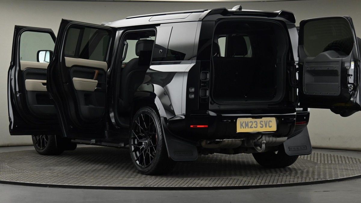 Land Rover Defender 110 Image 60